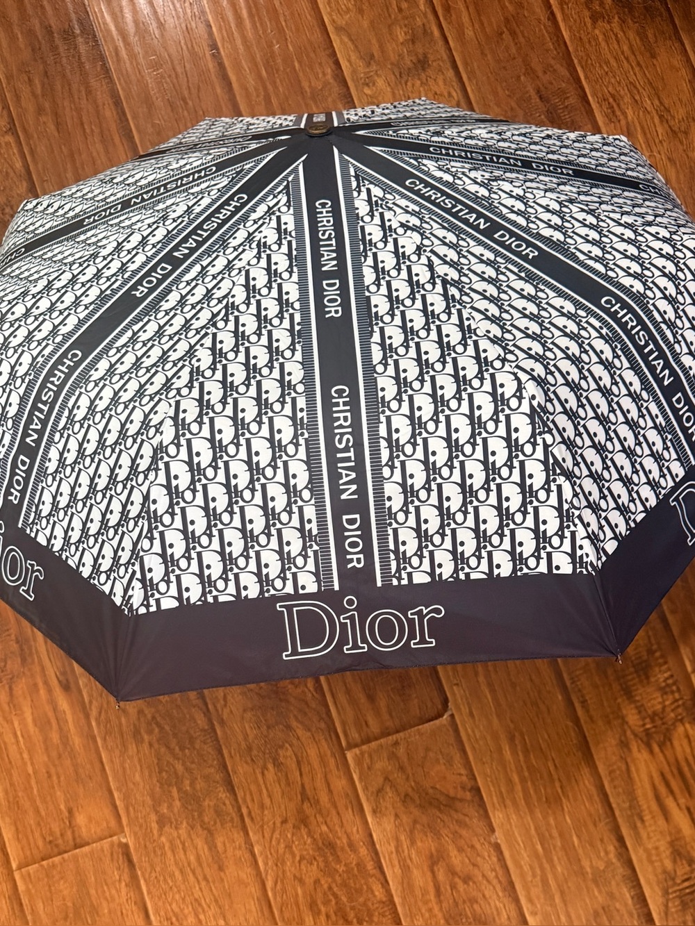 Christian Dior Black & White
Monogram Umbrella NIB
complete w/designer sleeve